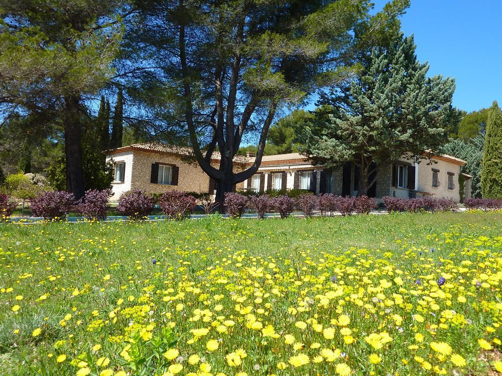 Bed and Breakfast Les Mazets Du Luberon Puget Esterno foto